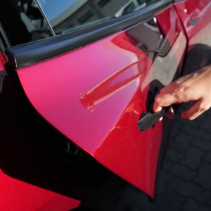 Abra la puerta Tesla con una manija de puerta iServices